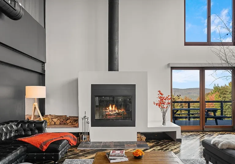 Le Chabanais: Lounge fireplace with a white surround, black flue and leather seating
